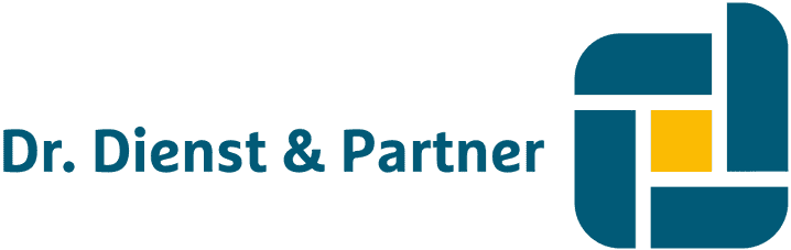 Logo von Dr. Dienst & Partner mit blau-gelbem geometrischem Signet und Schriftzug.