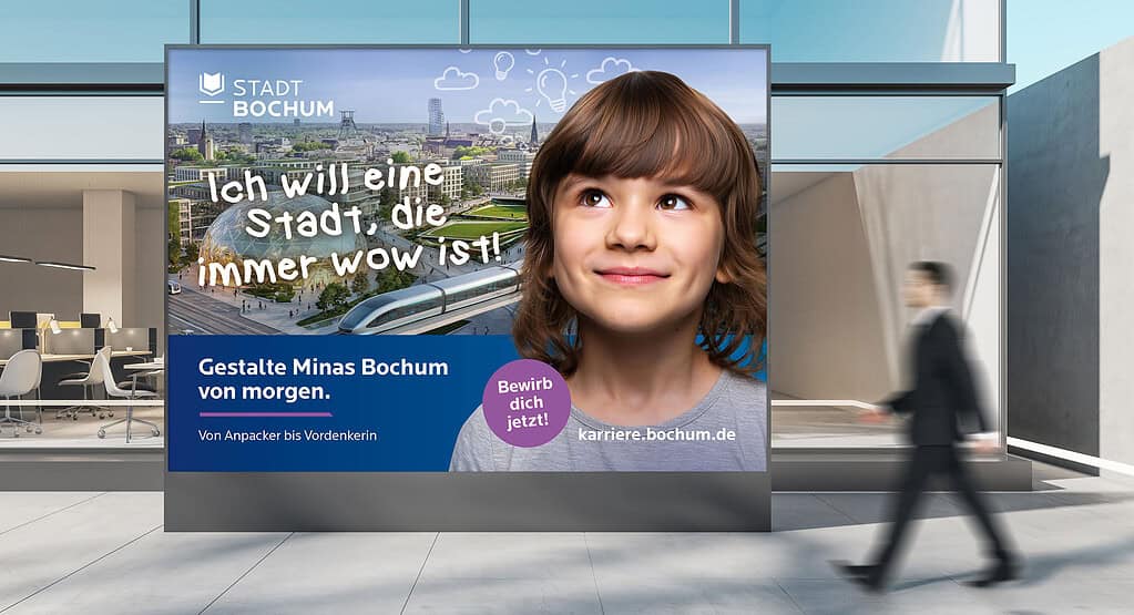 Karriereplakat der Stadt Bochum mit Kind vor Stadtpanorama und dem Slogan „Ich will eine Stadt, die immer wow ist!“.
